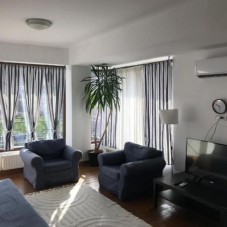 Lovely Apartment In Villa In Бухарест Екстер'єр фото